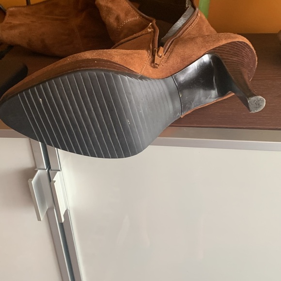 Michael Michael Kors, suede boots, owned. - Picture 5 of 10